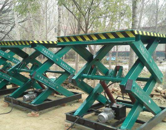 剪叉式旋轉(zhuǎn)升降舞臺 制造出高低起伏的畫面 剪叉式旋轉(zhuǎn)升降舞臺 制造出高低起伏的畫面