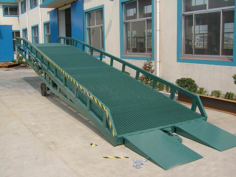 移動式登車橋  移動式登車橋
