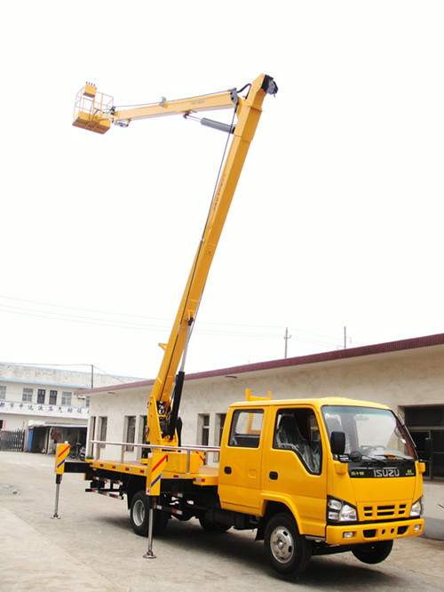 自行高空作業(yè)平臺(tái)車  自行高空作業(yè)平臺(tái)車